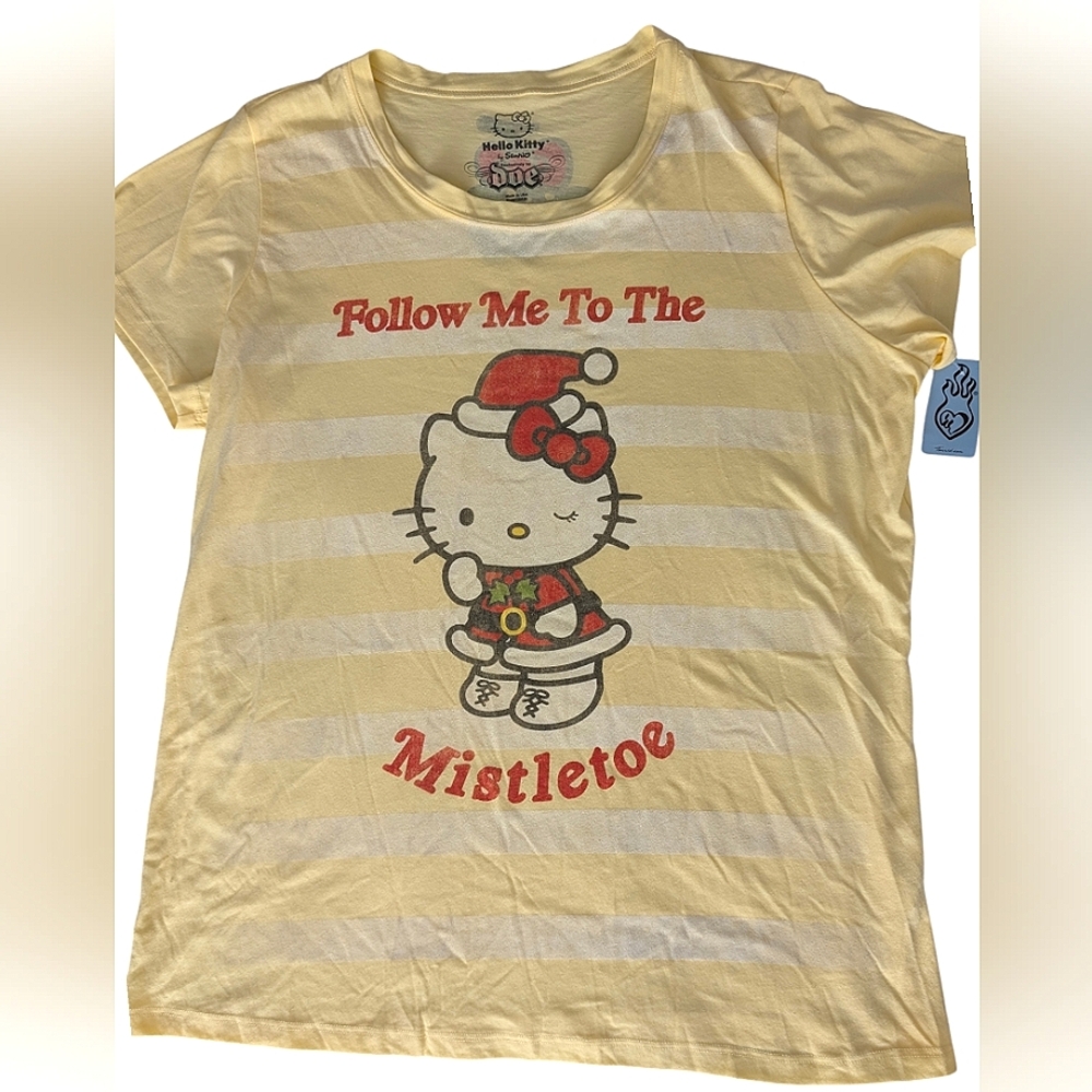 Torrid Hello Kitty Christmas mistletoe t-shirt 3